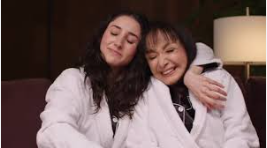 HBO Max lança paródia de “A Substância” com a eterna Chiquinha para promover o filme na plataforma