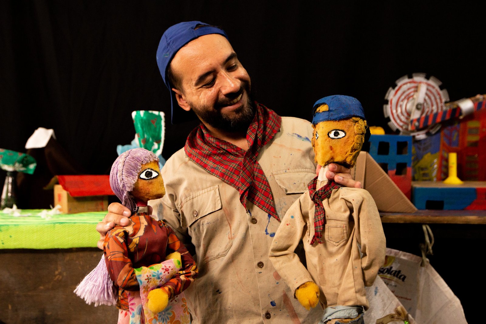 Teatro de bonecos, oficinas, intervenções artísticas por toda cidade e para todas as idades