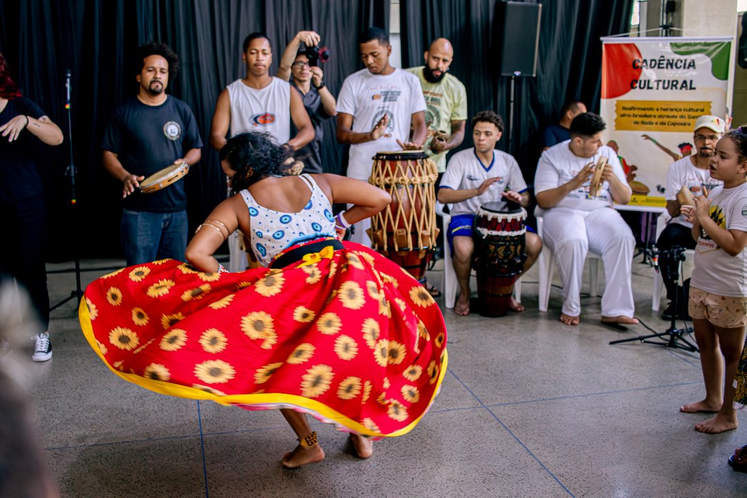 Capoeira e Samba de Roda do projeto Cadência Cultural na Zona Norte ...