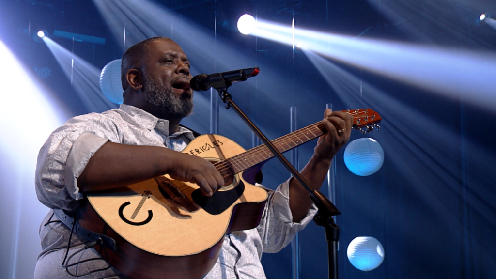 Pericles Musical Péricles canta seus sucessos no Canções de Ouro da TV Aparecida - Sou ...