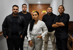A cantora Erika Guermai e banda. Foto: Divulgação.