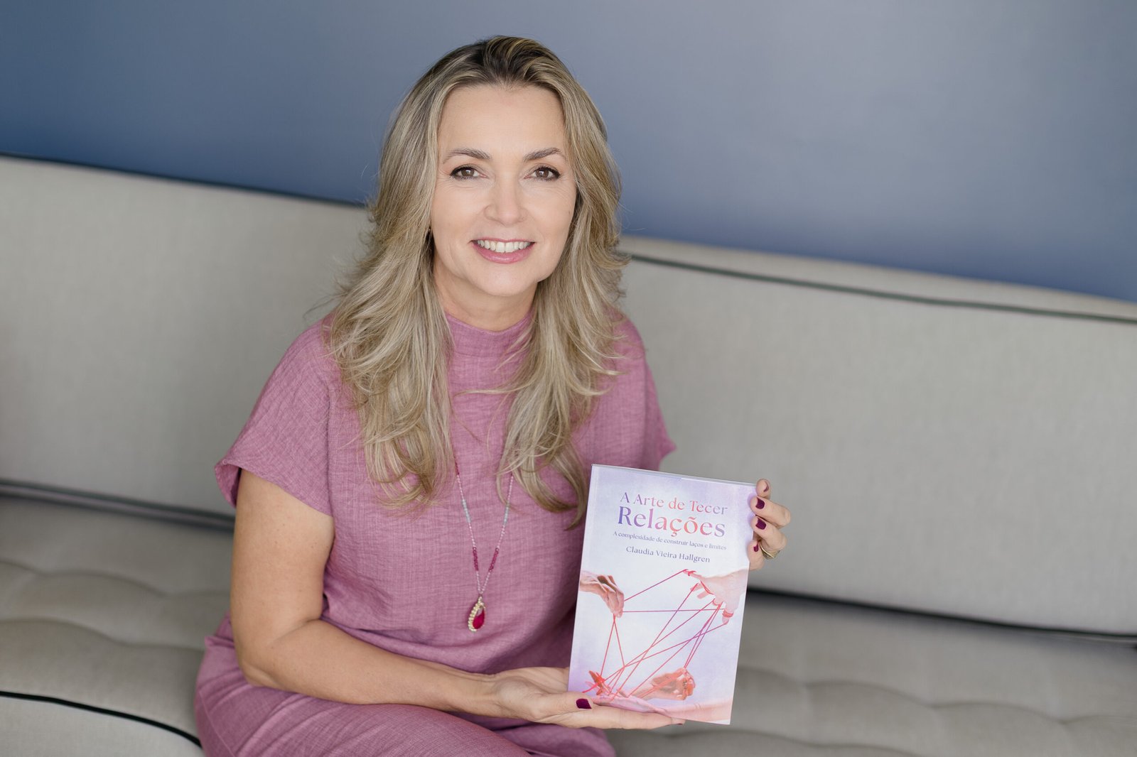 Psicóloga Claudia Hallgren lança livro que desvenda as conexões e limites nos relacionamentos