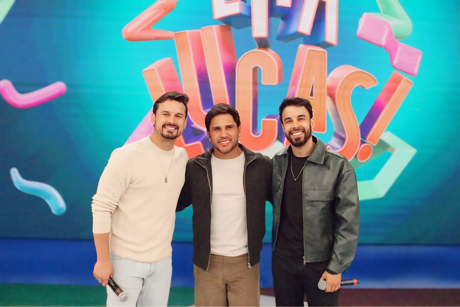 Lucas Guimarães com a dupla Clayton & Romário no ‘Eita Lucas!’ – Foto Marco Mota