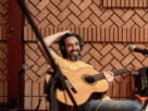 Fabio Manzione une MPB e literatura no pré-lançamento gratuito do álbum 'Caroço' neste sábado