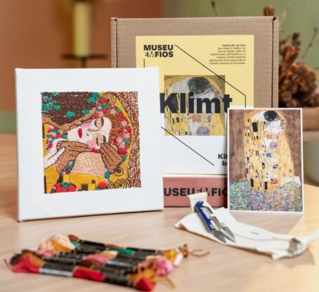 Para aprender e bordar: O Beijo (Klimt). Foto: 360 audiovisual/Divulgação