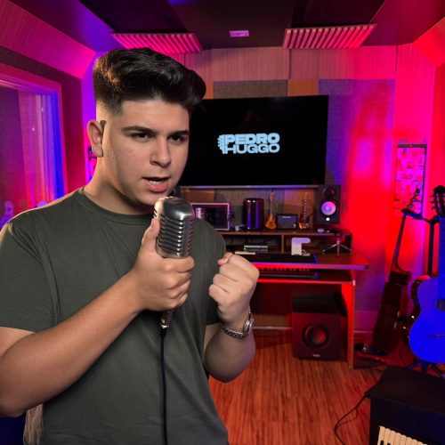 Pedro Huggo se apresenta no Rodeio do Bem em Torrinha